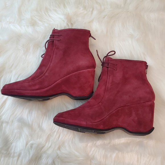 L'Amour Des Pieds 10 Mulberry Suede Wedge Booties - Picture 6 of 8